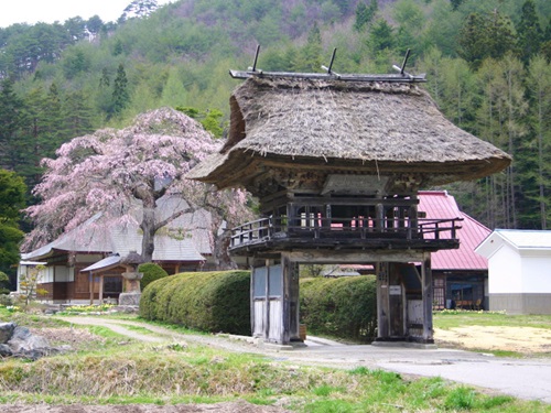 南泉寺鐘楼門